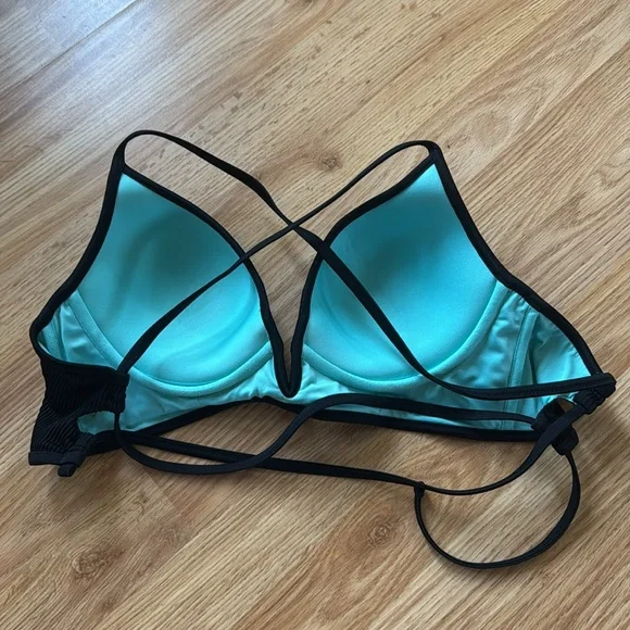 Black Strappy Bralette - Picture 9 of 9